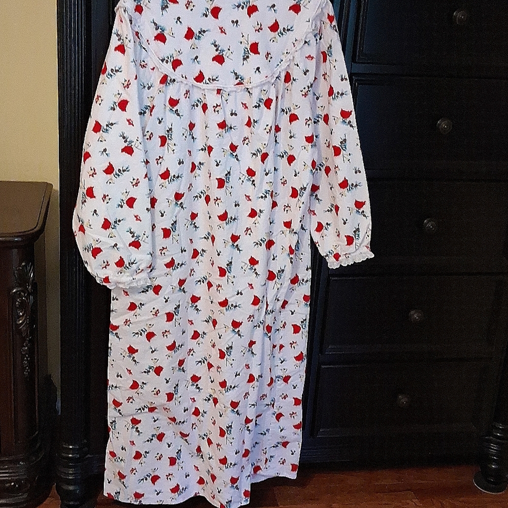 Lanz Medium White and Red Long-Sleeved Nightgown Pajamas - Picture 3 of 11